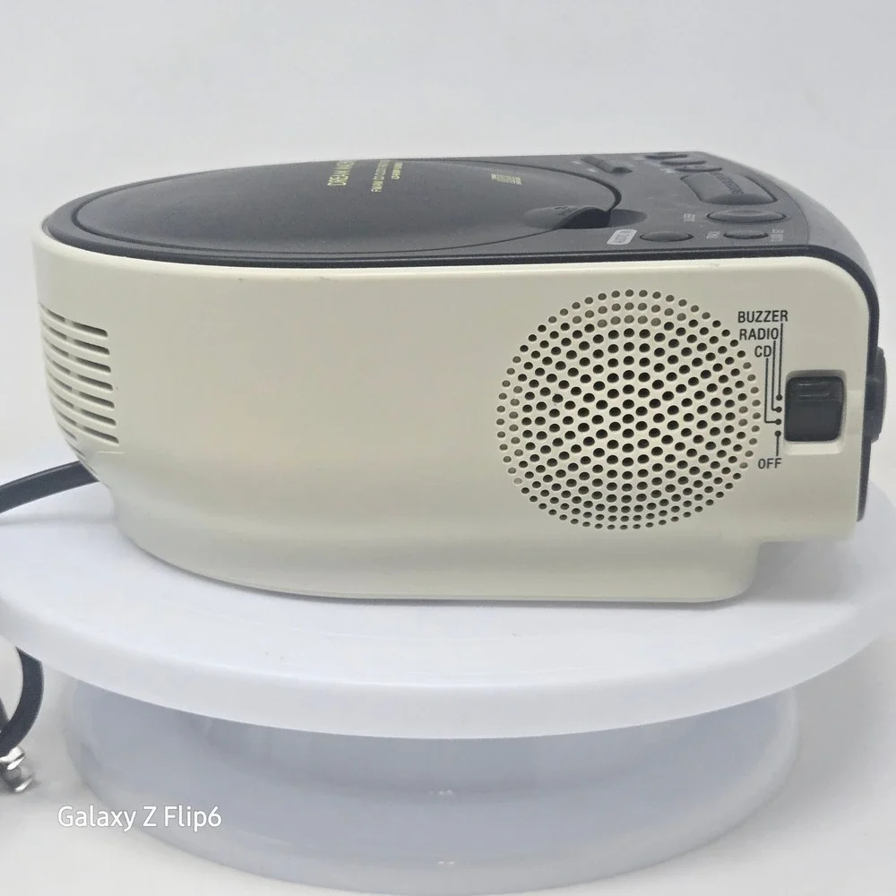 Sony Dream Machine ICF-CD815 FM AM CD Clock Radio Dual Alarm Green LED Blk Cream